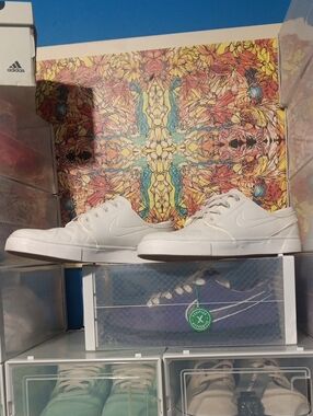 Nike Men’s White Low-Top Casual Sneakers